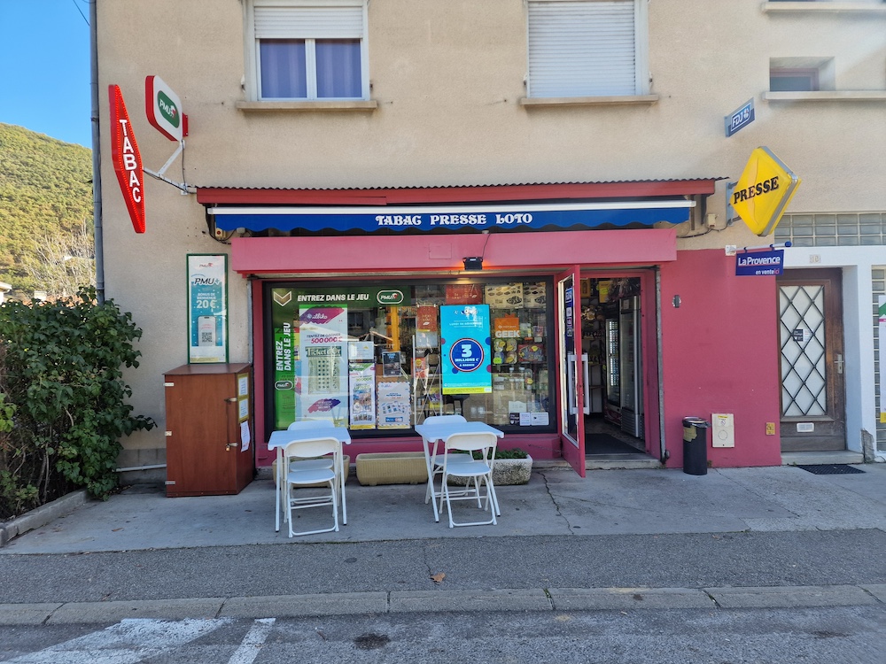 Devanture tabac des arches